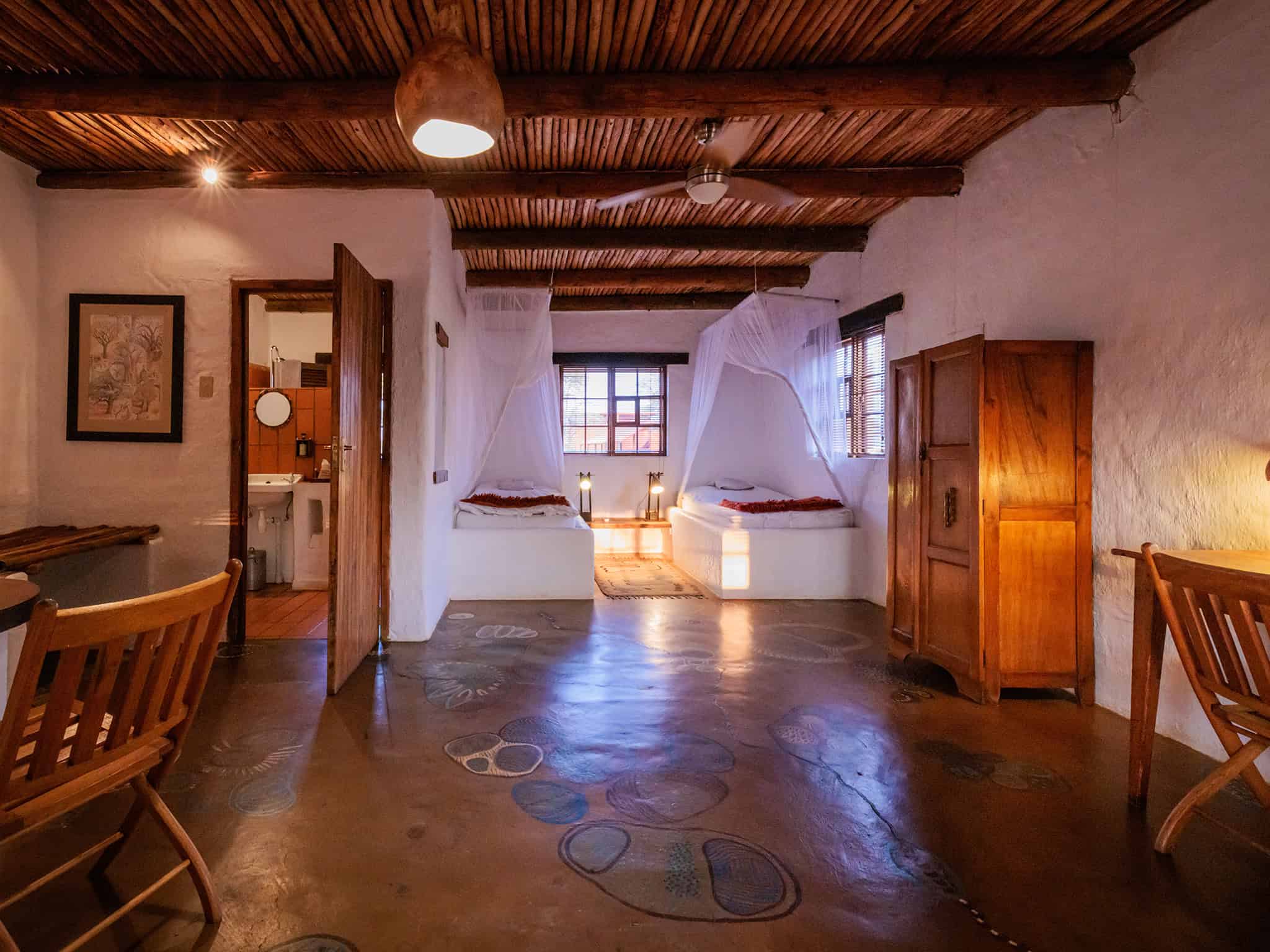Eningu Kalahari Lodge - Accommodation