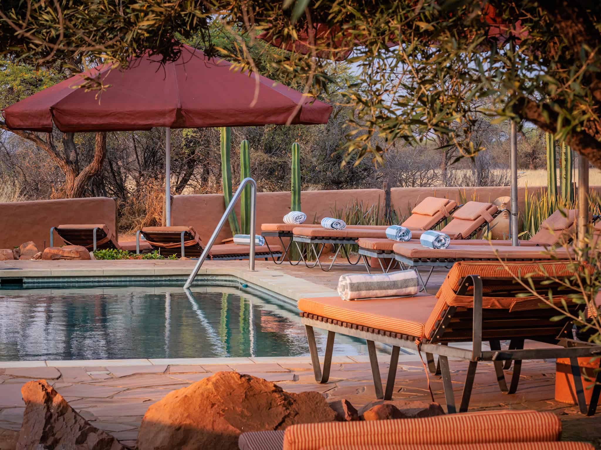 Eningu Kalahari Lodge - Swimming Pool